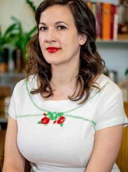 Lauren Greenwood Headshot (1)